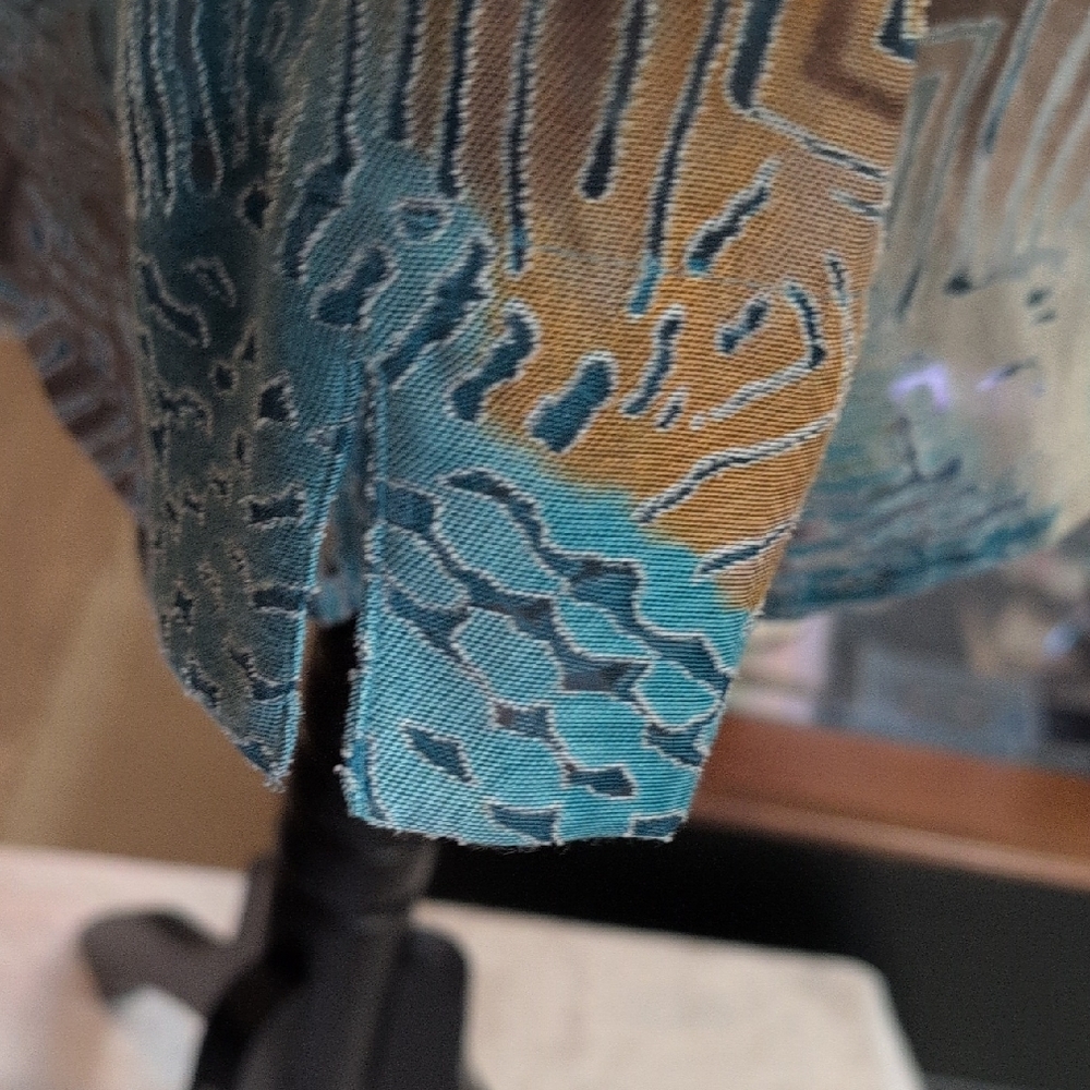 Abstract Patterned Button-Up Shirt - Picture 4 of 5